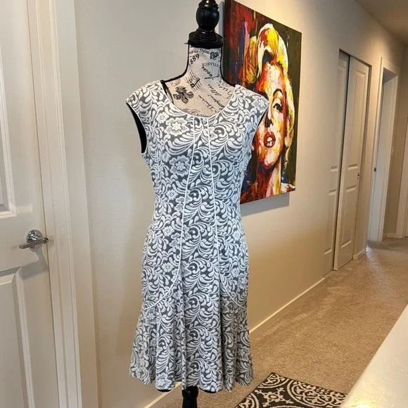 Maggy London Black and White A-line Midi Dress - Picture 2 of 12